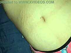 Esfrego inocentemente a bucetinha da minha enteada e o pau escorregou para dentro esfregando de vontade