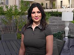 Laury Vraie Chaudasse Gets Lifted by Two Guys in MMF Threesome