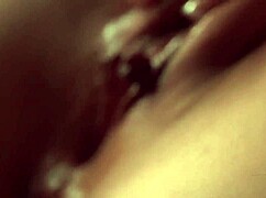 我偷拍老婆扣逼自慰