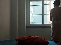 Traveler fucks girlfriend's bed with big cock 😏