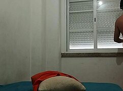 Traveler fucks girlfriend's bed with big cock 😏