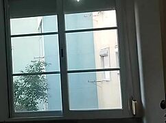 Traveler fucks girlfriend's bed with big cock 😏