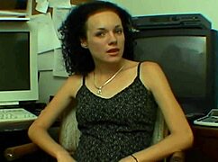 Beauty babe gives blowjob and licks in casual encounter