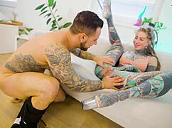 Huge Cock Fills Pornstar!