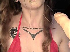 Malafalda demonstrates food play with a banana, lipstick, and milk in a solo video.