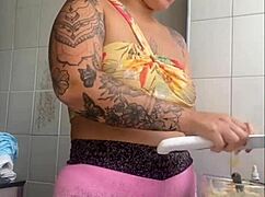 as an exhibitionist, i'm showing my swollen pussy on live