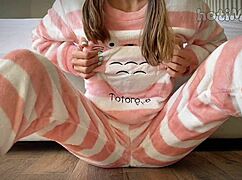 大喷潮高潮瘦弱女学生小18+奶子自慰手指插阴