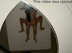 嫩妹蜜汁小穴狂射精