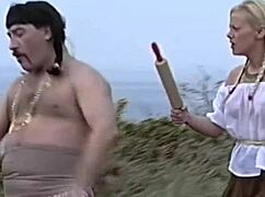 dolly golden blonde aux gros seins enculée par le mari de son amie