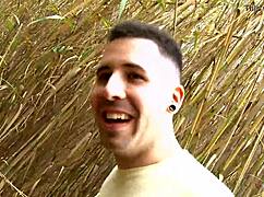 Amateur hussy gets her face covered in cum after outdoor quickie