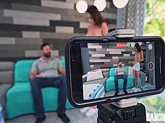 18岁Lila Love继爸帮她社交爆红