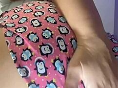 Watch me masturbate in tight shorts!