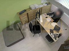 loan4k negociando con la due�a de la tienda de lencer�a desnuda