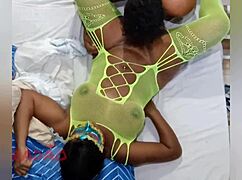 puta gozando na minha boca