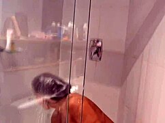 esse patrão é um gênio olha o que ele fez depois que viu sua empregada no banho e a fodeu gostoso