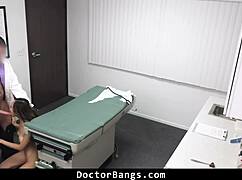 少女：我罕见病现在治！医生狠干她！