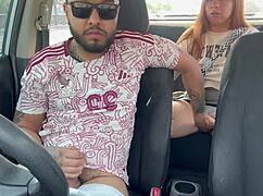 street taxi driver gets a handjob