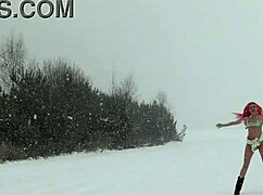 Skinny exhibitionist flashes shaved pussy in garden orgasm.