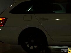 老头颜射金发18岁少女小穴