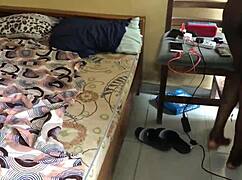 我的娇小18岁骚货爱从后面狗爬式吃大屌