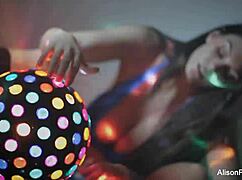 大奶Alison Tyler秀裸体诱惑