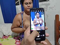 enteado tira fotos de madrasta safada e fode com ela