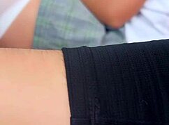 maestra mexicana poniendo examen extraordinario a estudiantes en el salón hay otra manera de pasar maestra les pide cuerpo para pasar la materia