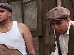 安珀·雷恩、汉娜·韦斯特和凯西·星能扛住户外群P吗