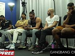 巨乳妹紧屄精液直流