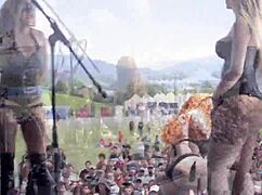 Sabrina Sabrok Performs Live Lesbian Show At Knotfest Mexico 2016