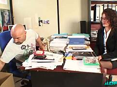 Does this mature mommy get her ass fucked during job interview?