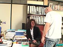Does this mature mommy get her ass fucked during job interview?