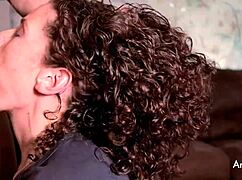 红发贱货深喉吞屌被扇耳光猛操