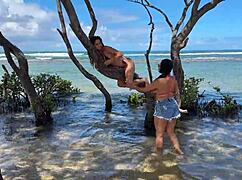 两个美女玩转Cabo珊瑚湾海滩