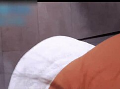 hermanastra pilla a su hermano masturbandoce mientras se baña necesitas ayuda?