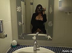 hot wife flashing in public 😏