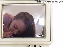 萝拉·林恩猛吸鸡巴骚逼被精液狂轰