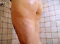 Giantess Allows You To Watch Her Shave