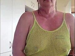Kiwi milf slut squirts for master before creampie fuck?