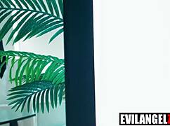 Look at chloe amour gaping her big ass in milan amateurs