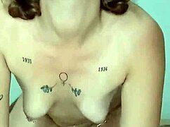 人妻老公上班户外偷情见情夫