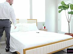 i let roommate's boyfriend pound my tight cunt during vr game