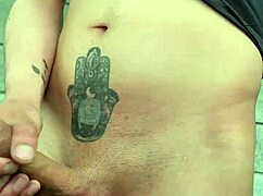 me quit� los pantalones y me pajeo ese monstruo en el bosque p�blico 😈💦 come on watch me cum!!