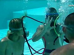 克鲁兹水下口交泳池精液乱爆迷你匈牙利少女