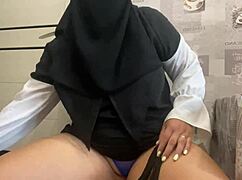 Whoa, Syrian MILF Fingers Dripping Pussy in Panties!