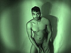 hey, check this bodybuilder's fun solo stroke sesh... super hot!