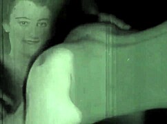 复古默片揭秘熟女毛逼私生活情色故事