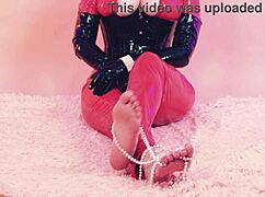 god i love squeezin my huge latex ass cheeks teasing u pervs arya grander milf style