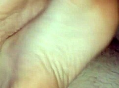 homemade bare footjob huge cumshot 💦👣