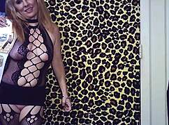 Pornstar gives hot blowjob after full nelson wrestling hold challenge in man vs woman shoot